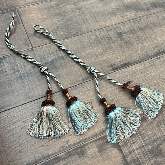 SET OF 2 TIE DRAPE TASSELS - Picture 1 of 14
